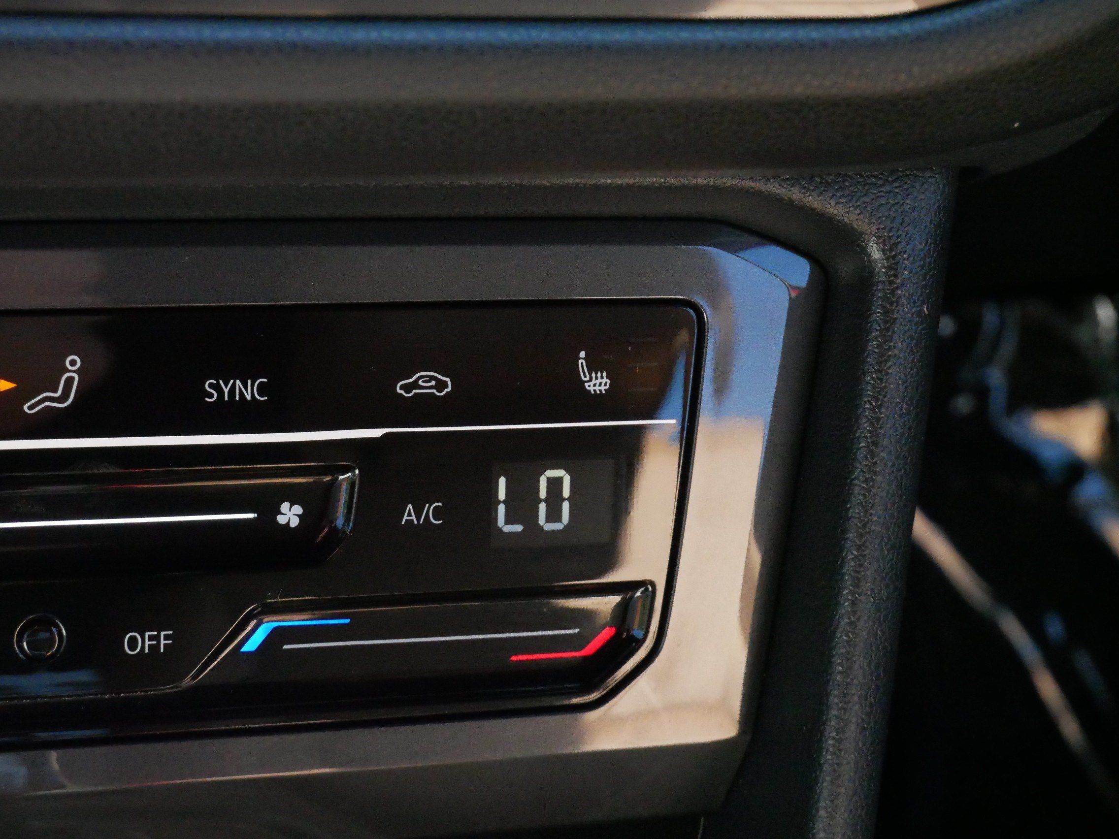 Certified 2024 Volkswagen Tiguan SE R-Line AWD/4WD image 27
