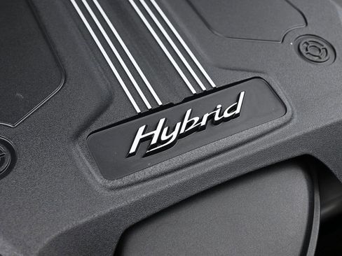 Certified 2024 Bentley Bentayga Plug-In Hybrid image 37