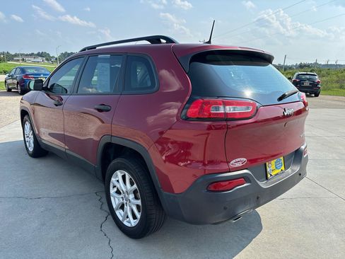 Used 2016 Jeep Cherokee Sport FWD image 6
