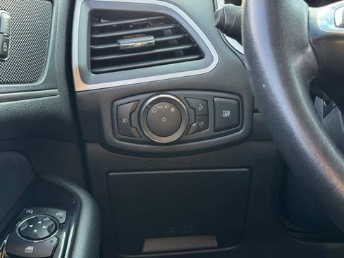 Used 2020 Ford Edge SEL image 32