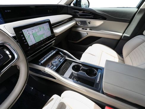 Certified 2025 Lincoln Nautilus Reserve AWD/4WD image 21