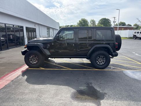 Used 2024 Jeep Wrangler Unlimited Rubicon 392 AWD/4WD image 3