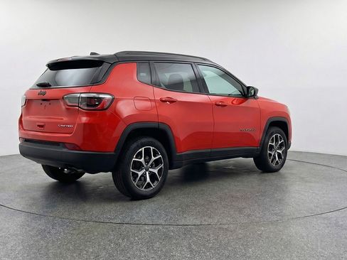 Used 2025 Jeep Compass Limited image 9