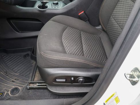 Used 2020 GMC Terrain SLE w/ Driver Convenience Package AWD/4WD image 8