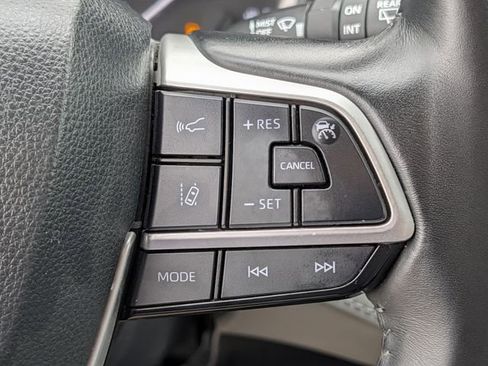 Used 2023 Toyota Highlander LE FWD image 21