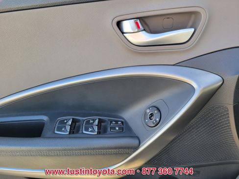 Used 2018 Hyundai Santa Fe SE w/ Cargo Package image 17