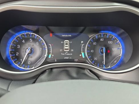 Used 2023 Chrysler Pacifica Touring-L FWD image 27