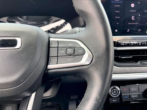 Used 2024 Jeep Compass Latitude image 24