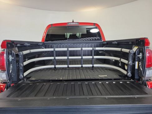 Used 2022 Toyota Tacoma TRD Off-Road w/ Technology Package AWD/4WD image 24