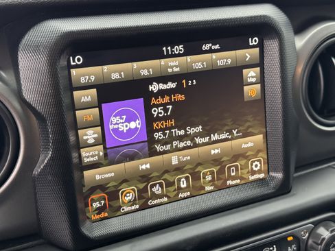 Used 2023 Jeep Wrangler Unlimited w/ Cold Weather Group AWD/4WD image 18