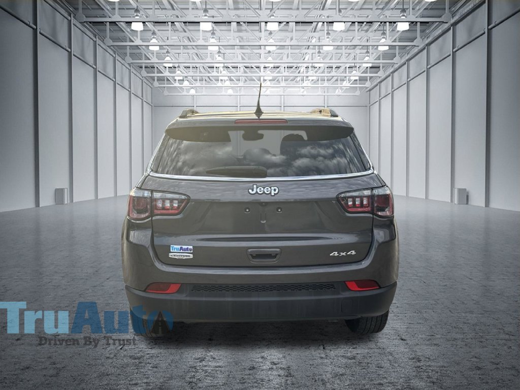 Used 2024 Jeep Compass Latitude AWD/4WD image 7
