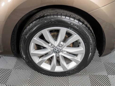 Used 2013 Volkswagen Beetle TDI FWD image 25