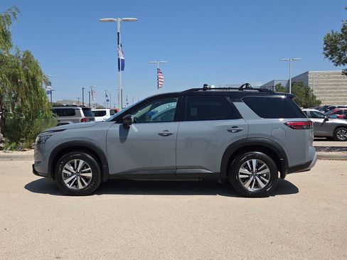 Used 2022 Nissan Pathfinder SL FWD image 5