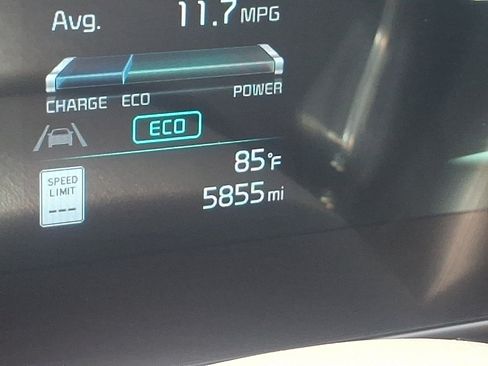 Used 2025 Kia Niro SX Touring FWD image 21