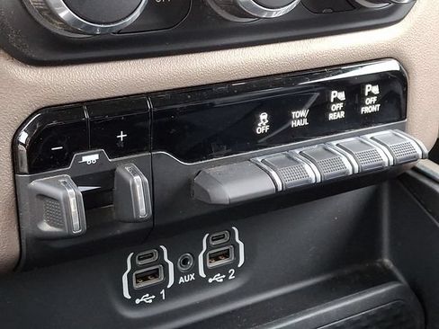 Used 2022 RAM 1500 Laramie AWD/4WD image 23