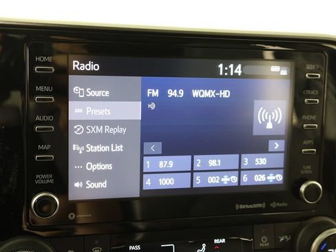 Used 2022 Toyota Highlander XLE AWD/4WD image 52