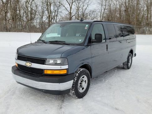 Used 2019 Chevrolet Express 2500 Extended image 5