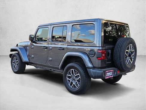 Used 2025 Jeep Wrangler Unlimited Sahara AWD/4WD image 8