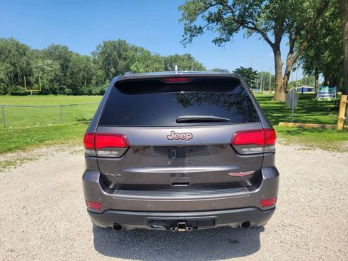 Used 2017 Jeep Grand Cherokee Trailhawk AWD/4WD image 3