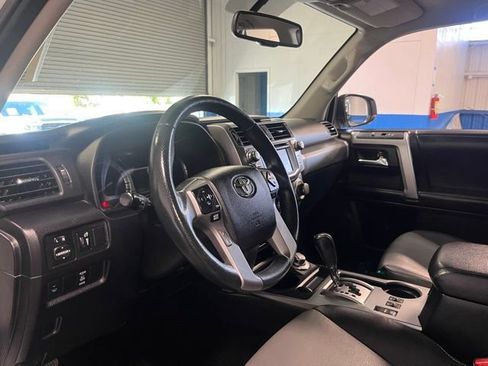 Used 2018 Toyota 4Runner SR5 Premium image 22