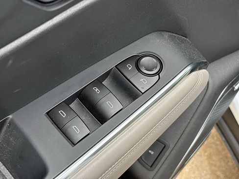 Used 2026 GMC Acadia Elevation w/ Elevation Premium Package FWD image 14