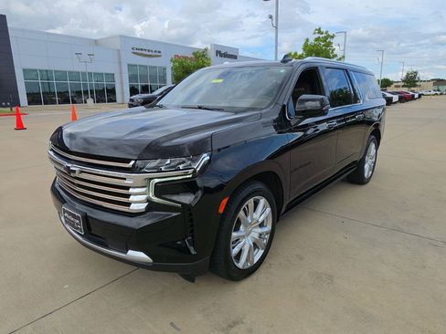 Used 2022 Chevrolet Suburban High Country w/ Max Trailering Package AWD/4WD image 9