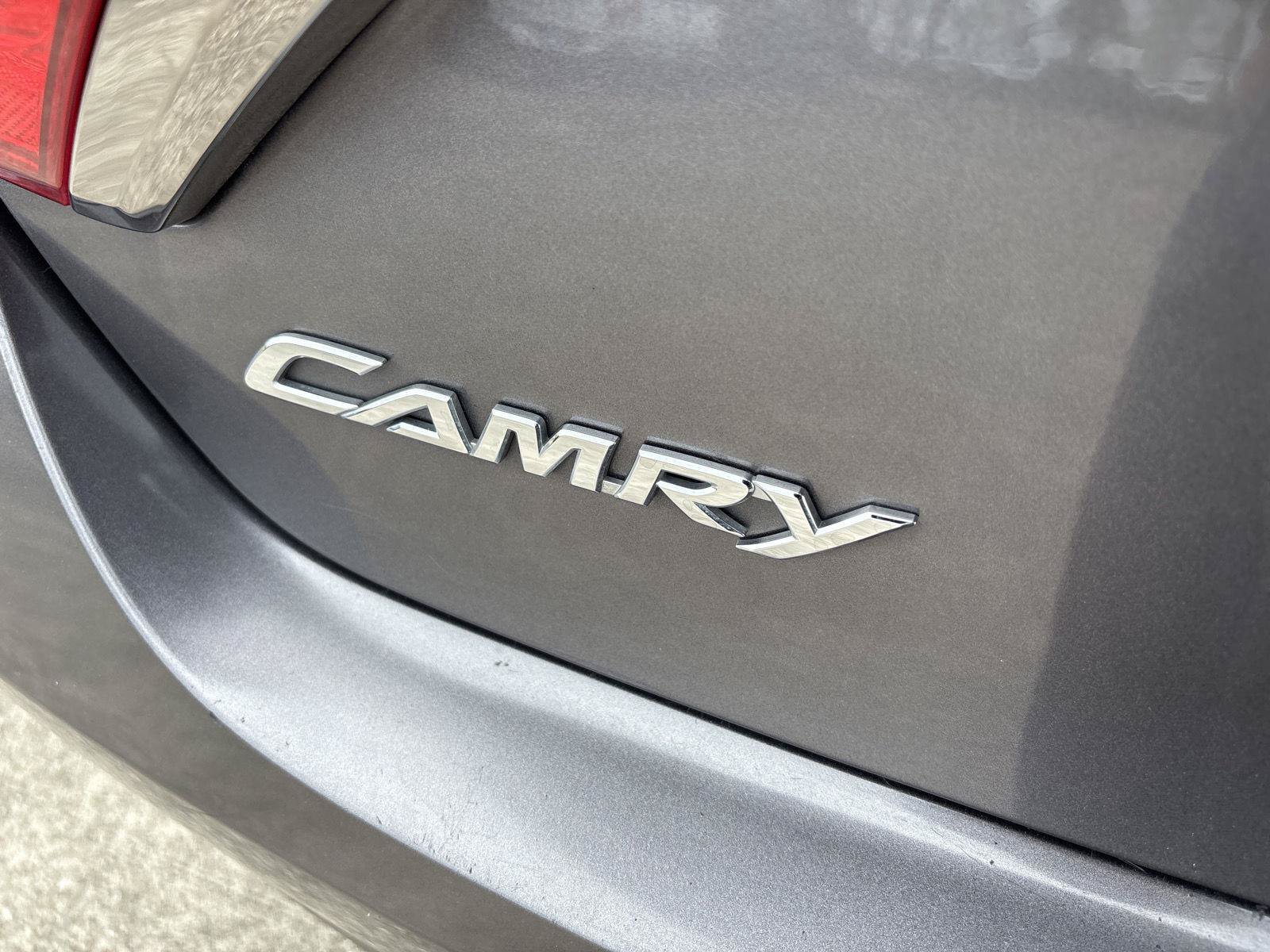 Used 2015 Toyota Camry SE FWD image 15