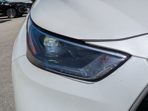 Used 2021 Toyota Highlander XLE AWD/4WD image 7