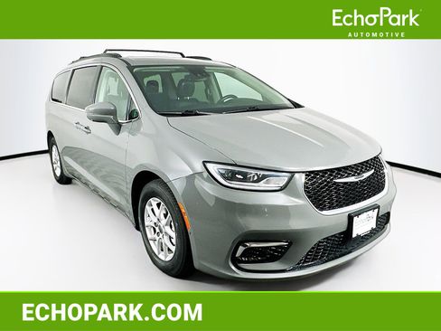 Used 2022 Chrysler Pacifica Touring-L w/ Uconnect Theater Family Group image 1