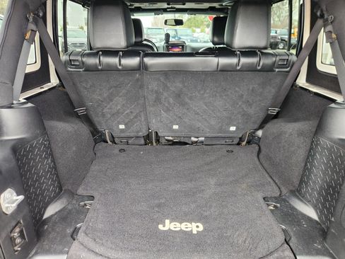 Used 2017 Jeep Wrangler Unlimited Sahara image 46