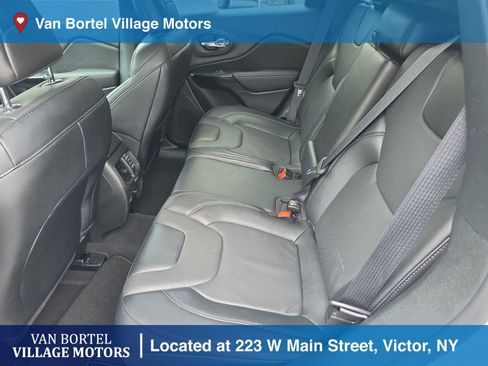 Used 2023 Jeep Cherokee Altitude Lux AWD/4WD image 23