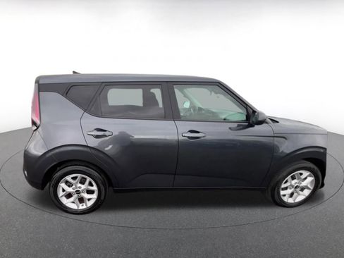 Used 2025 Kia Soul LX w/ LX Technology Package FWD image 16