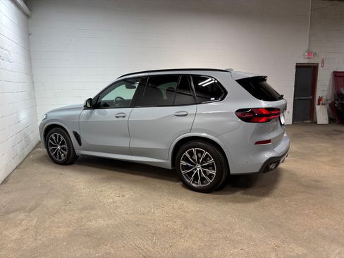 Used 2025 BMW X5 xDrive40i w/ M Sport Package AWD/4WD image 10