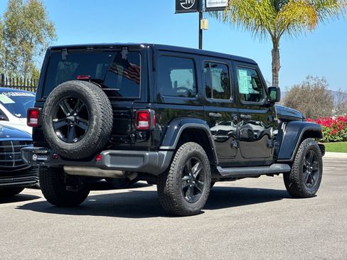 Used 2022 Jeep Wrangler Unlimited Sahara AWD/4WD image 3