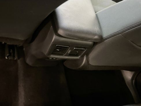 Used 2024 Toyota RAV4 XLE image 28