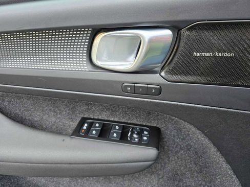 Certified 2022 Volvo XC40 P8 Recharge Ultimate image 42