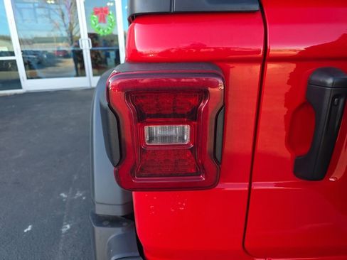 Used 2025 Jeep Wrangler Willys image 17