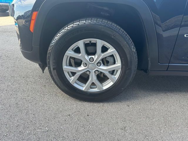 Used 2023 Jeep Grand Cherokee Limited w/ Trailer Tow Prep Group (B) AWD/4WD image 18