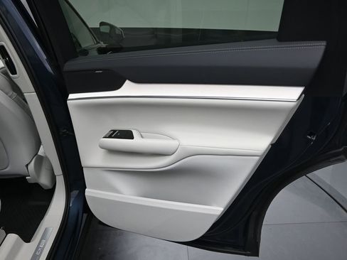 New 2025 Volvo EX90 Plus w/ Protection Package Premier image 19