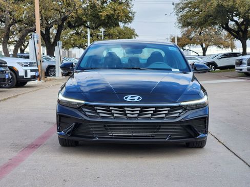 Certified 2025 Hyundai Elantra Sport image 2