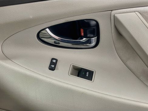 Used 2011 Toyota Camry LE w/ LE Extra-Value Pkg FWD image 30