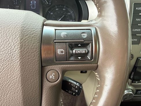 Used 2017 Lexus GX 460 Luxury w/ Preferred Accessory Package AWD/4WD image 18