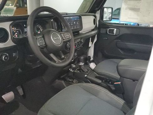 Used 2025 Jeep Wrangler Unlimited Sport AWD/4WD image 18