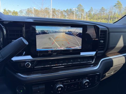 Used 2025 GMC Sierra 1500 SLE image 17