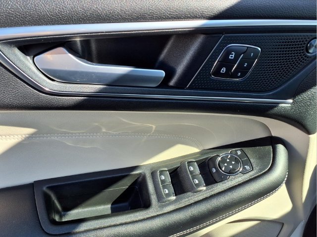 Used 2024 Ford Edge Titanium AWD/4WD image 18