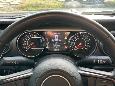 Used 2022 Jeep Gladiator Sport image 26