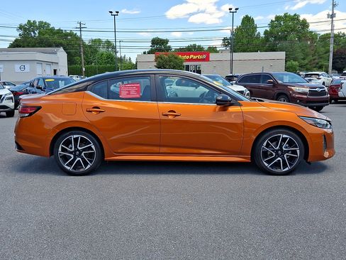 Certified 2025 Nissan Sentra SR w/ SR Premium Package FWD image 9