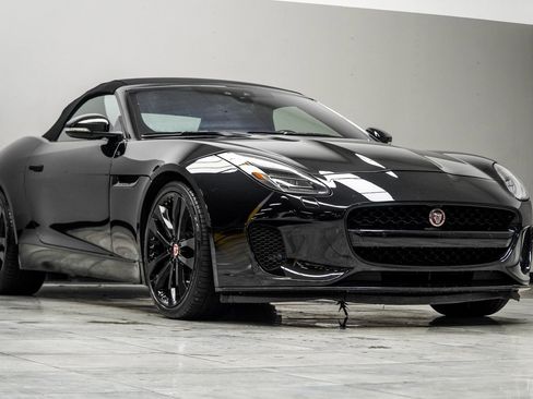 Used 2019 Jaguar F-TYPE P300 image 4