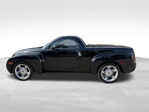 Used 2004 Chevrolet SSR w/ Preferred Equipment Group RWD image 7