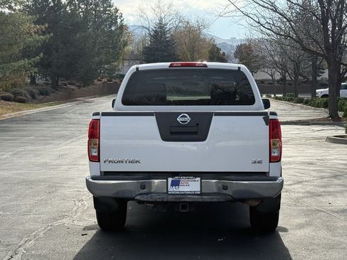 Used 2010 Nissan Frontier SE RWD image 7